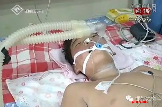 劉少攀今年12歲，魏縣人，得了格林巴利綜合征，在邯鄲市第一醫(yī)院兒科急診救治，每天需要一萬(wàn)多的費(fèi)用，這對(duì)一個(gè)年收入不到兩萬(wàn)元，而且還要撫養(yǎng)三個(gè)孩子的家庭來(lái)說(shuō)，實(shí)在負(fù)擔(dān)不起，目前小少攀還沒(méi)有脫離危險(xiǎn)期，生命垂危，希望有愛(ài)心人士能幫幫他，小少攀父親的電話:15231093608